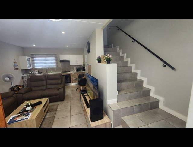 2 BEDROOM HOUSE FOR SALE IN ALBERTSDAL